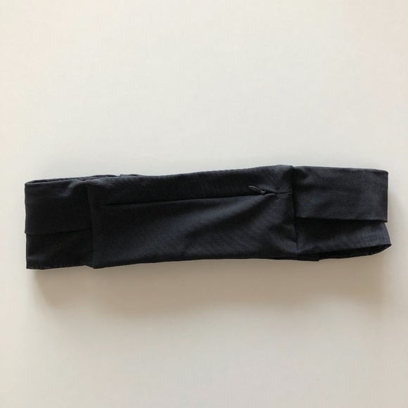 Nathan Zipster Waistband for workouts/running - Picture 3 of 4